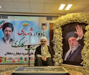 توکلی: کارگران و اصناف در شکل‌گیری و تداوم انقلاب نقش‌آفرین بودند