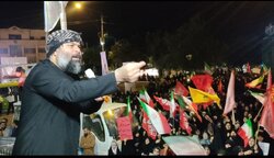همخوانی نماهنگ «تنگه رو محکم بگیر» در تجمع مردم شیروان