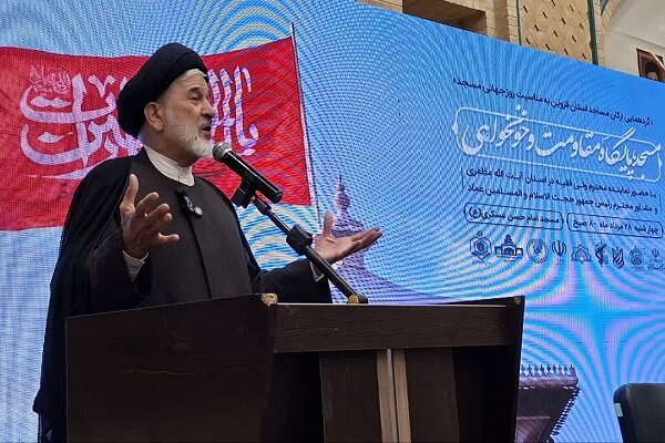 مسجد باید کانون حل مسائل محله و پناهگاه همه بی‌پناهان باشد