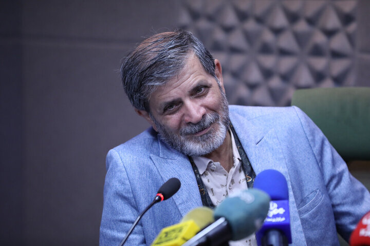 «سرو سیمین پارسی جان» به محمد معتمدی و دو فعال زبان فارسی رسید