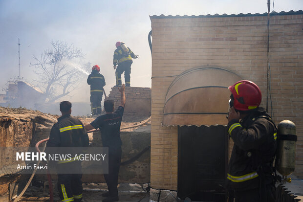 آتش سوزی در کوچه هفت پیچ شیراز