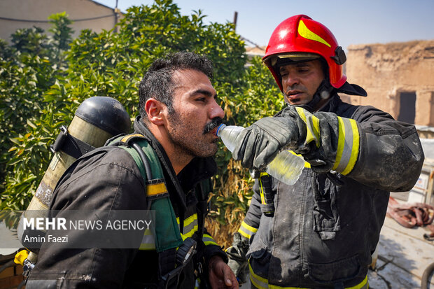 آتش سوزی در کوچه هفت پیچ شیراز