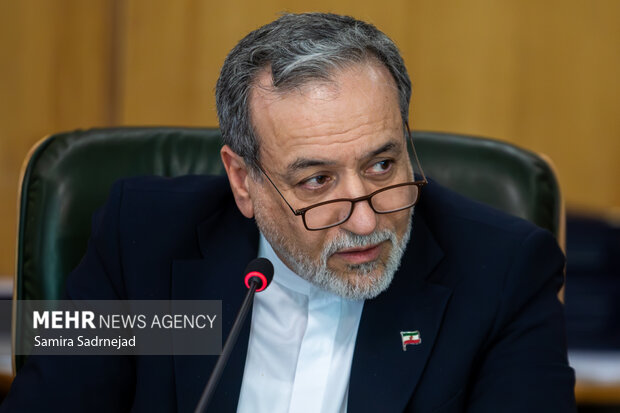 نشست تقدیر از فعالان مراسم اربعین