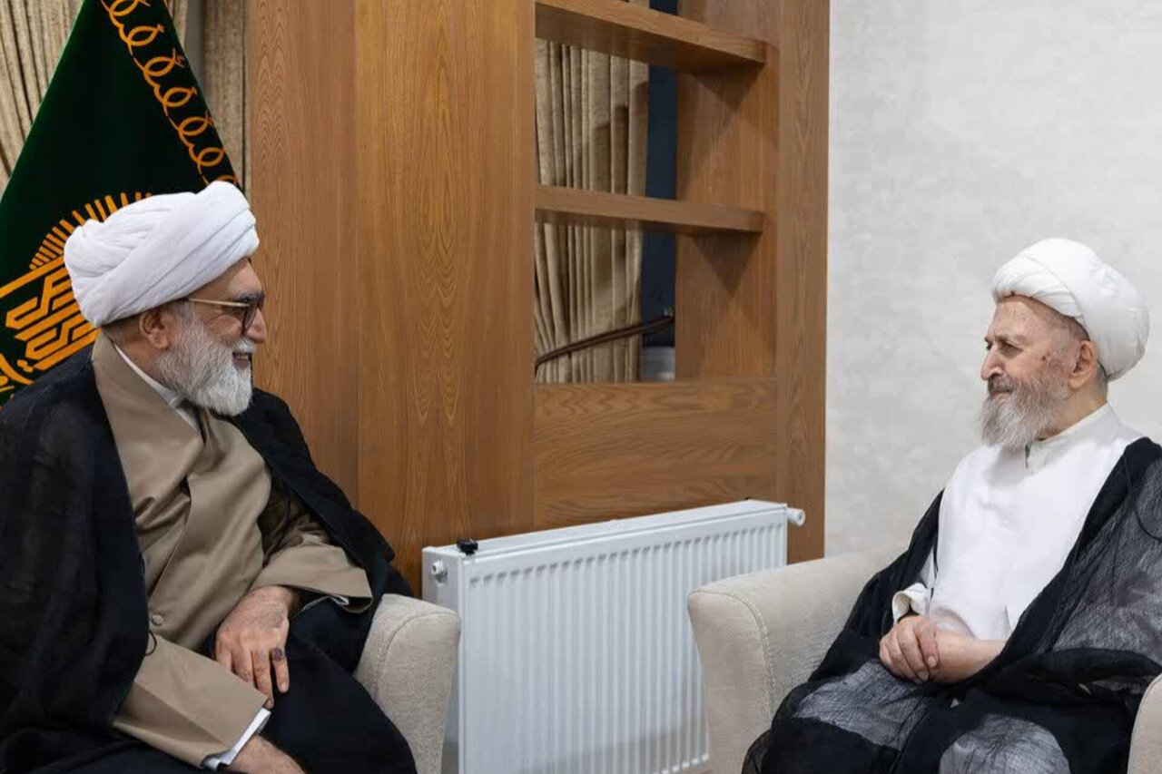تولیت آستان قدس رضوی با آیت الله سبحانی در مشهد دیدار کرد