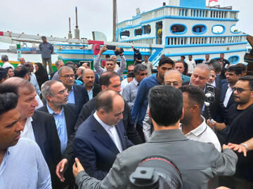بازدید وزیر جهاد کشاورزی از اسکله صیادی پشت شهر بندرعباس 