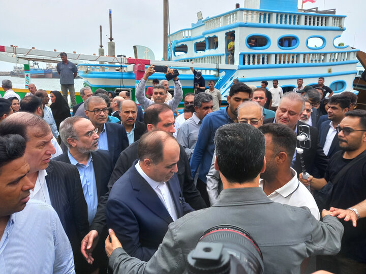 بازدید وزیر جهاد کشاورزی از اسکله صیادی پشت شهر بندرعباس 