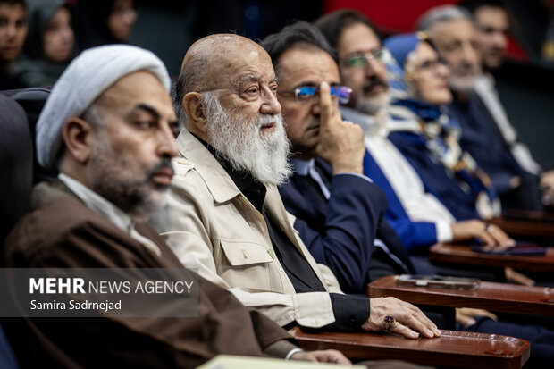 خون دلی که لعل شد