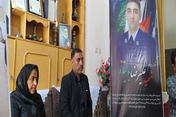 بررسی جامع: مادر دهه‌شصتی در سوگ فرزند دهه‌هشتادی؛ جوانی که برای ایران آسمانی شد | مهر - کد ded4