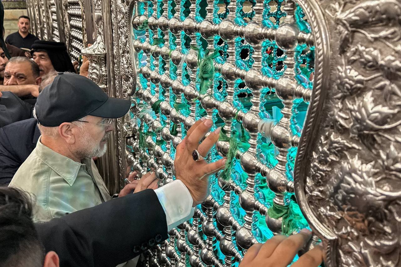 تشرف قالیباف به حرم امامین جوادین در پایان اولین روز سفر به عراق