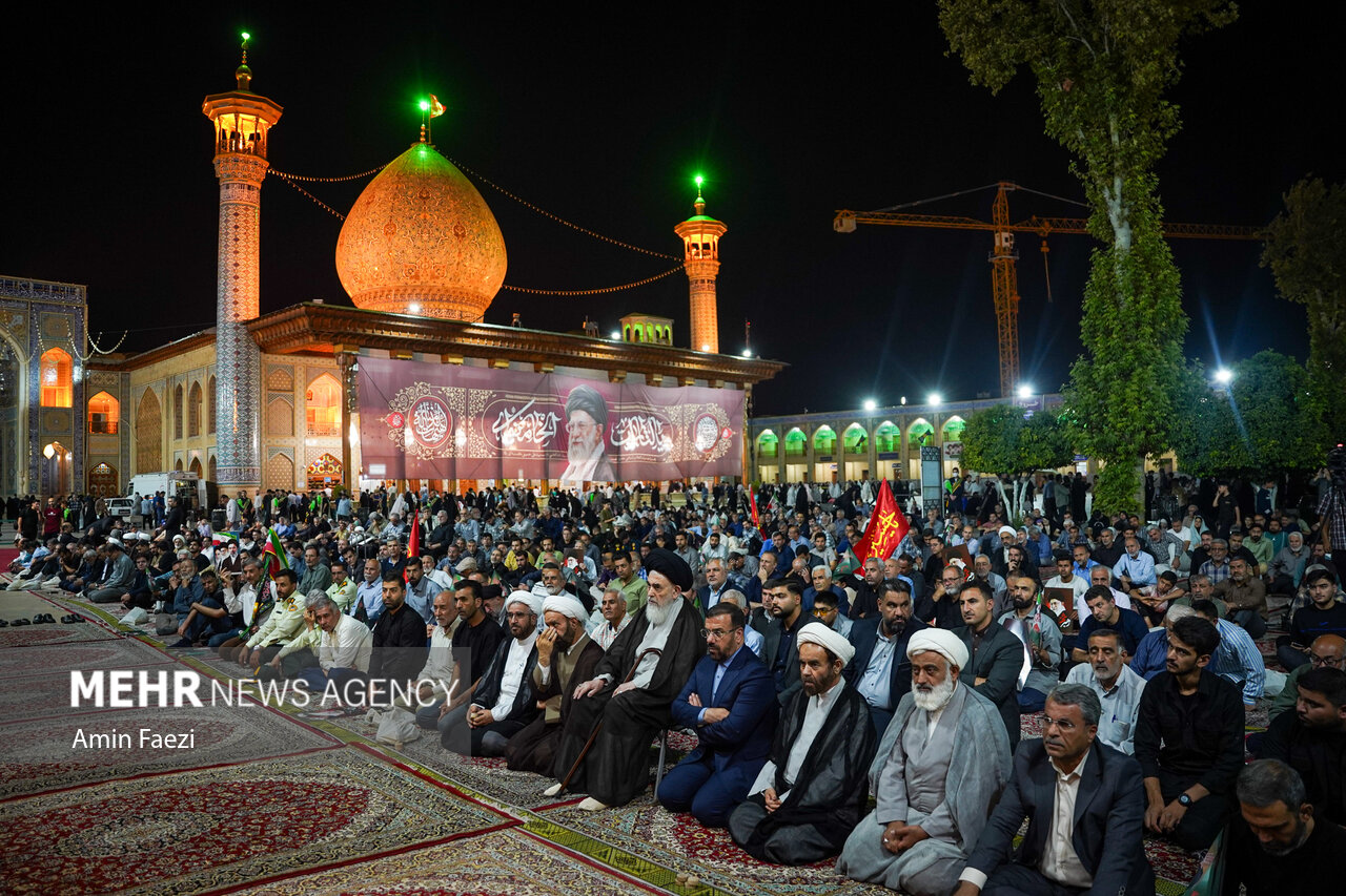 گزارش تحلیلی: مراسم اربعین تدفین رهبر شهید در حرم شاهچراغ (ع) | مهر - کد c5de