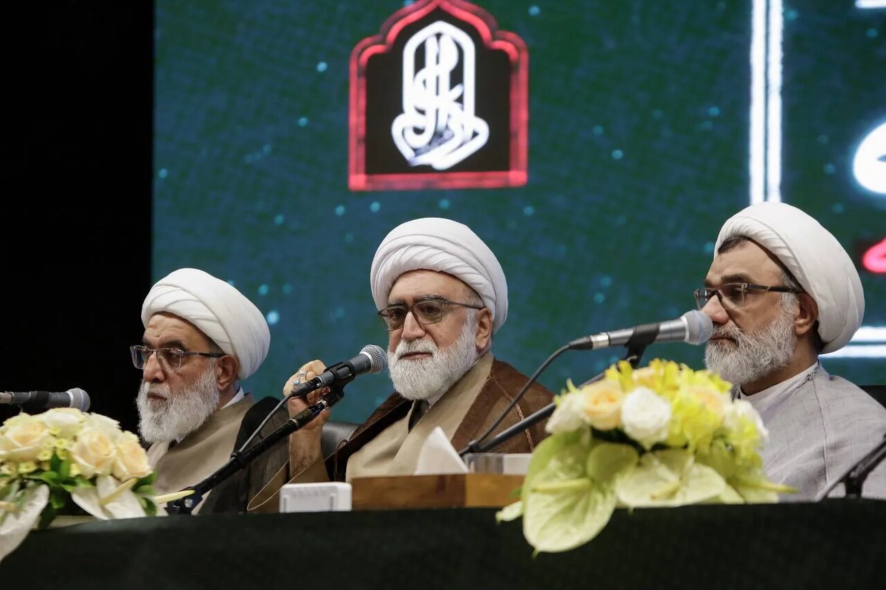 تولیت آستان قدس رضوی: شجاعت مبارزاتی و علمی شاخصه بارز رهبر شهید است