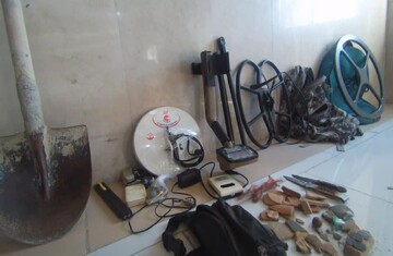 دستگیری ۳ حفار غیرمجاز در مهدیشهر؛ سکه و سفالینه کشف شد