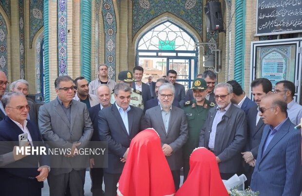 سیمایی صراف در سمنان؛ از ادای احترام به شهدا تا افتتاح طرح‌های آموزشی