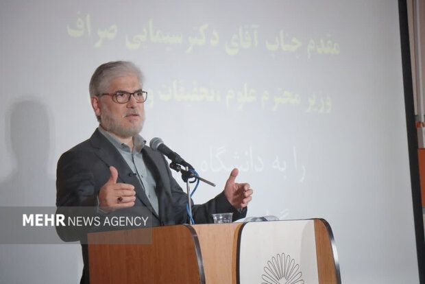 وزیر علوم:آموزش حضوری و مجازی دانشگاه‌ها بزودی تعیین تکلیف می‌شود
