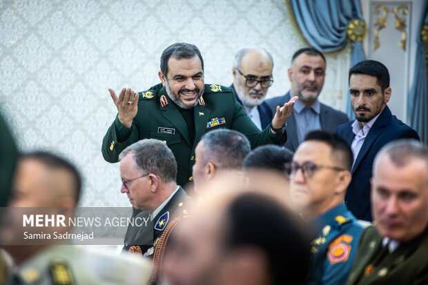 دیدار وابستگان نظامی خارجی با سرپرست وزارت دفاع