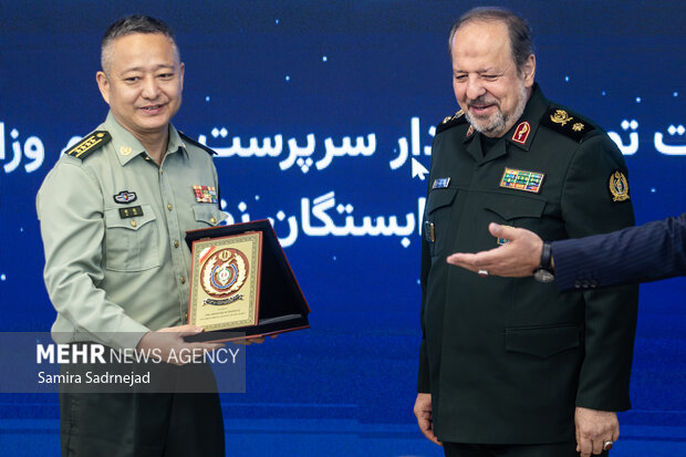 دیدار وابستگان نظامی خارجی با سرپرست وزارت دفاع