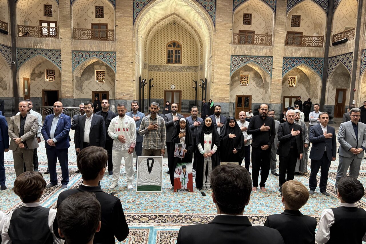 آیین قرائت سوگند و اعطای پرچم به پرچمداران کاروان ایران برگزار شد