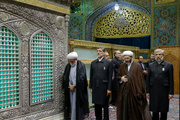 غبارروبی ضریح مطهر حضرت رضا(ع)