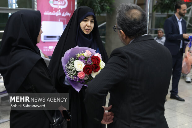 بازگشت رایزن فرهنگی ایران به کشور پس از اخراج از فرانسه