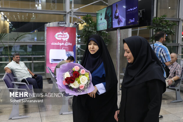 بازگشت رایزن فرهنگی ایران به کشور پس از اخراج از فرانسه