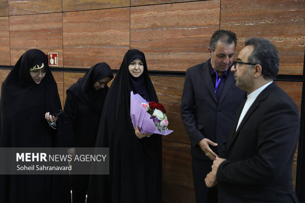 بازگشت رایزن فرهنگی ایران به کشور پس از اخراج از فرانسه