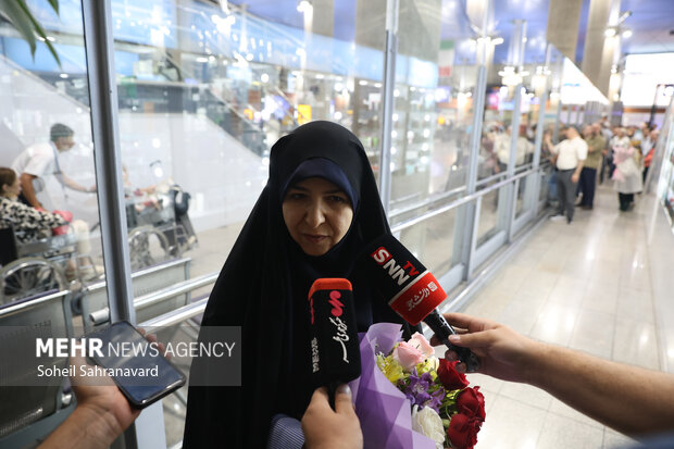 بازگشت رایزن فرهنگی ایران به کشور پس از اخراج از فرانسه