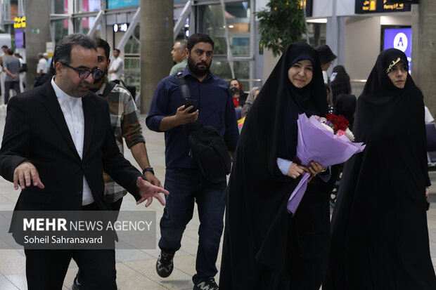 بازگشت رایزن فرهنگی ایران به کشور پس از اخراج از فرانسه