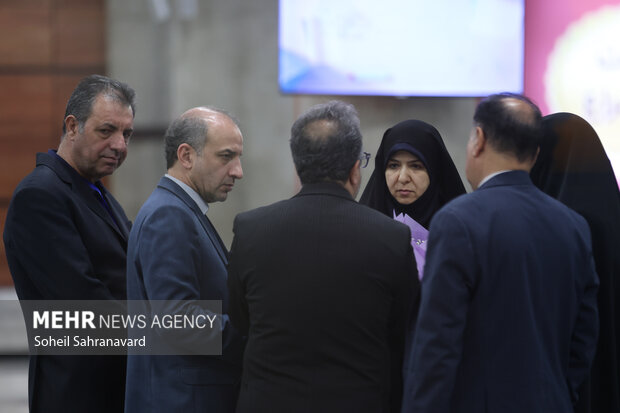 بازگشت رایزن فرهنگی ایران به کشور پس از اخراج از فرانسه