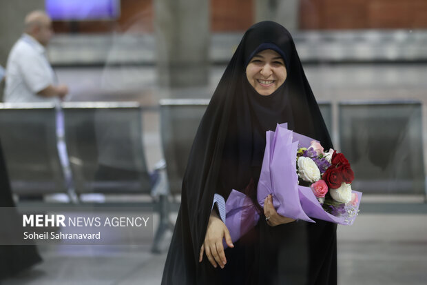 بازگشت رایزن فرهنگی ایران به کشور پس از اخراج از فرانسه