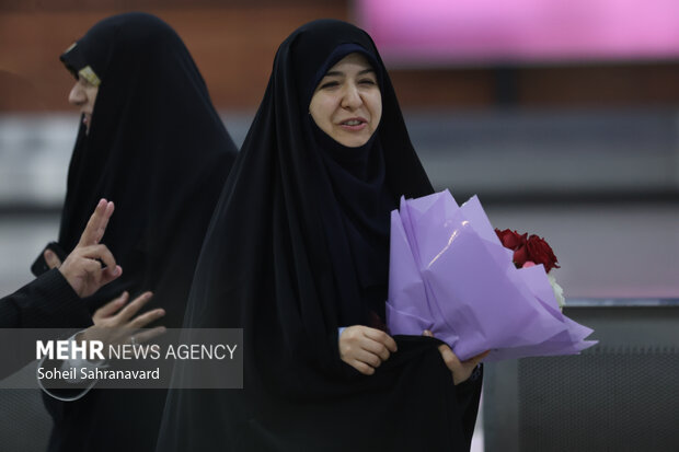 بازگشت رایزن فرهنگی ایران به کشور پس از اخراج از فرانسه