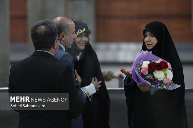 بازگشت رایزن فرهنگی ایران به کشور پس از اخراج از فرانسه