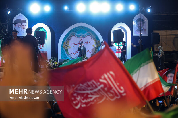 جشن عید بیعت در میدان انقلاب