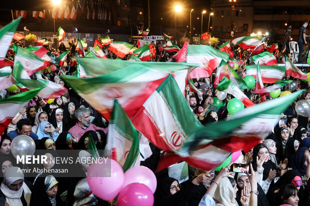 جشن عید بیعت در میدان انقلاب