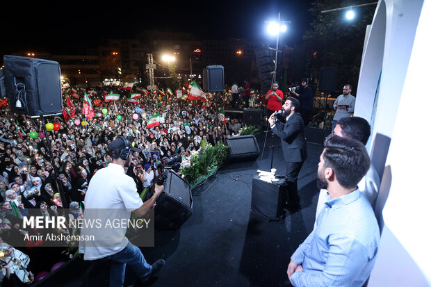 جشن عید بیعت در میدان انقلاب
