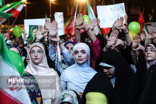 جشن عید بیعت در میدان انقلاب