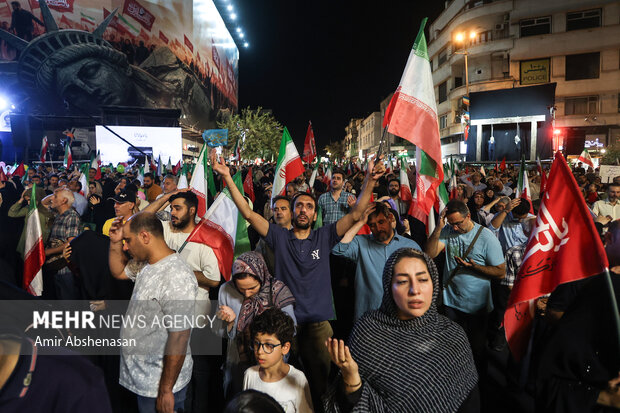 جشن عید بیعت در میدان انقلاب