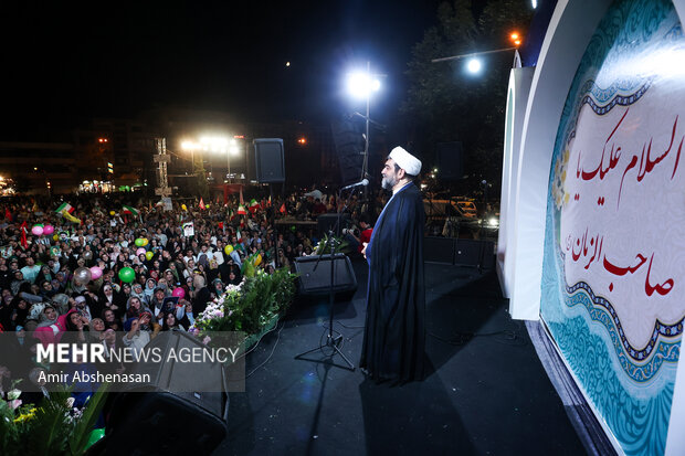 جشن عید بیعت در میدان انقلاب