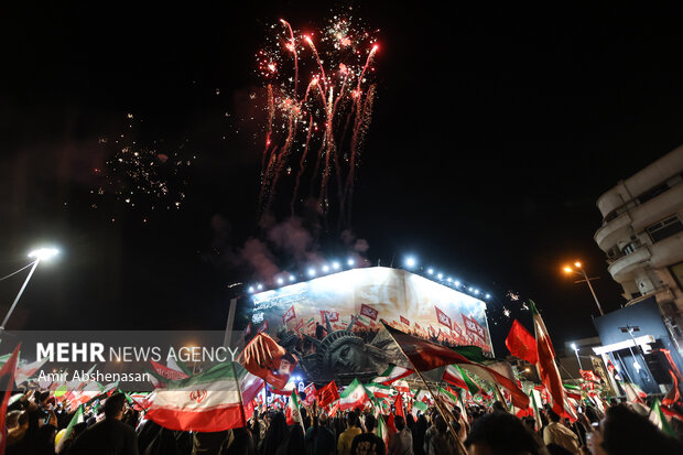 جشن عید بیعت در میدان انقلاب