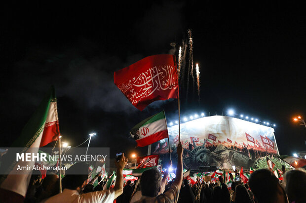جشن عید بیعت در میدان انقلاب