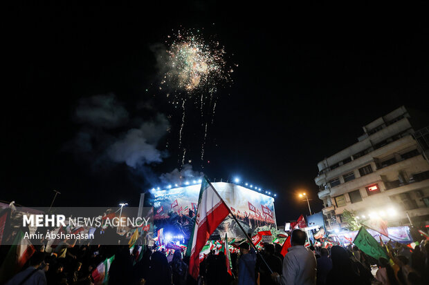 جشن عید بیعت در میدان انقلاب