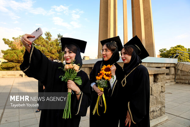 آیین بزرگداشت حکیم بوعلی سینا و روز پزشک در همدان