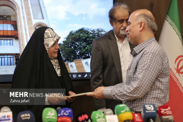 نشست «فاطمه جراره» نماینده مردم هرمزگان در مجلس شورای اسلامی با اصحاب رسانه