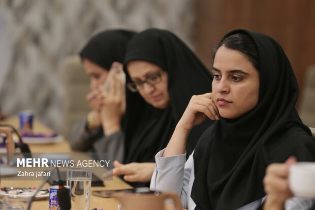 نشست «فاطمه جراره» نماینده مردم هرمزگان در مجلس شورای اسلامی با اصحاب رسانه