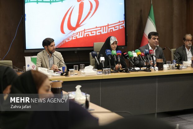 نشست «فاطمه جراره» نماینده مردم هرمزگان در مجلس شورای اسلامی با اصحاب رسانه