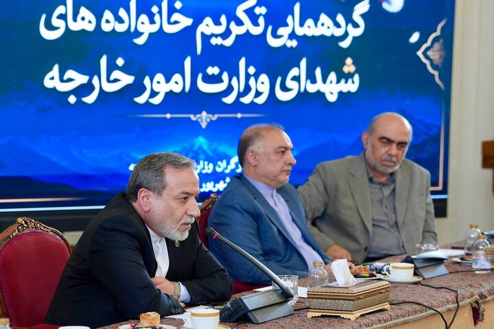 عراقچی: همه در قبال خون شهدا پاسخگو هستیم عراقچی: همه در قبال خون شهدا پاسخگو هستیم