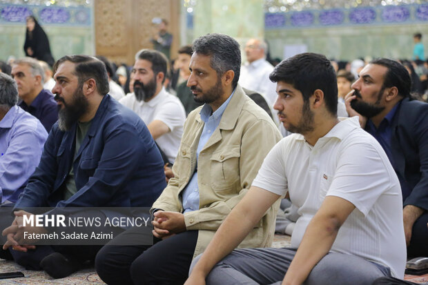 غبارروبی حرم مطهر حضرت معصومه(س) با حضور خبرنگاران قمی