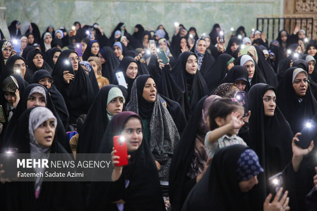 غبارروبی حرم مطهر حضرت معصومه(س) با حضور خبرنگاران قمی