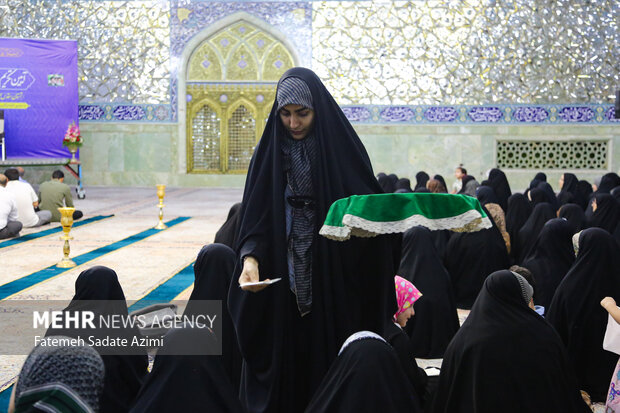 غبارروبی حرم مطهر حضرت معصومه(س) با حضور خبرنگاران قمی