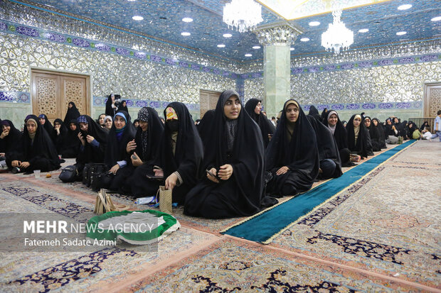 غبارروبی حرم مطهر حضرت معصومه(س) با حضور خبرنگاران قمی
