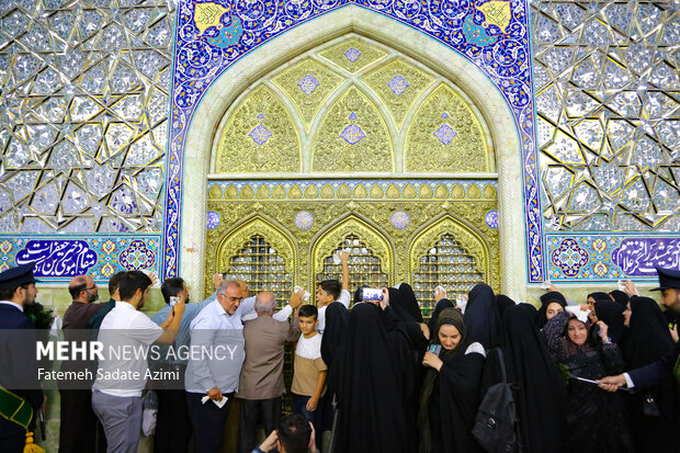 غبارروبی حرم مطهر حضرت معصومه(س) با حضور خبرنگاران قمی